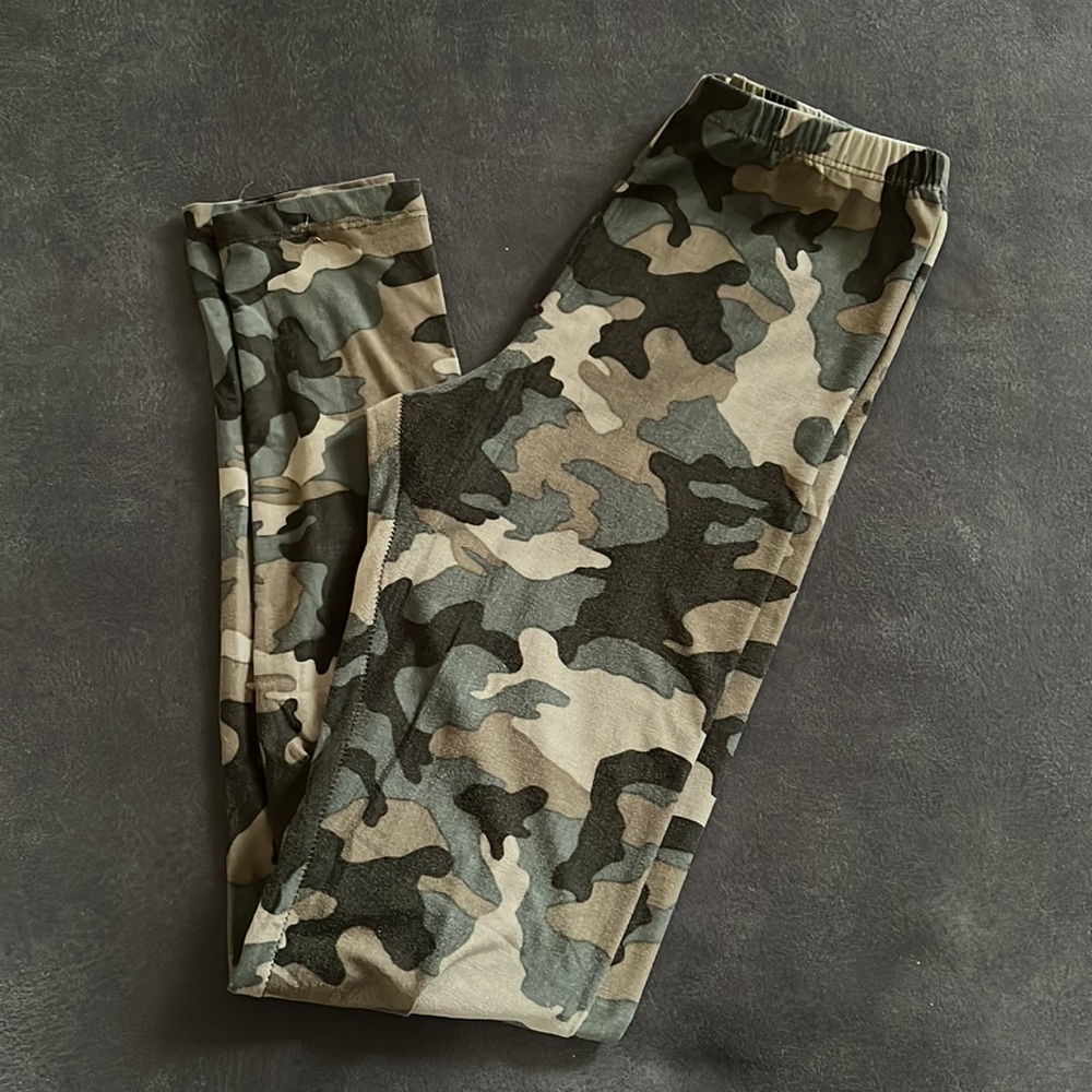 Women’s camo leggings